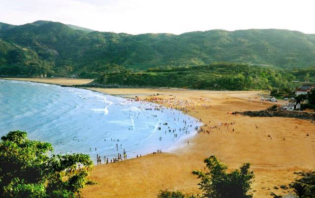 这座美丽的海滨小城在黄金海岸千年古村碧峰云海中藏着动人的故事