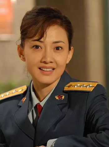 被称"最美小品女演员",45岁"郭冬临媳妇"大秀马甲线
