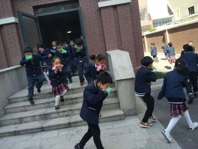 中天国际小学:消防演练动起来 消防安全记心间