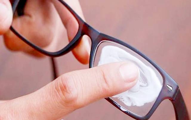 镜片避免直接用眼镜布擦眼镜冲洗表面浮尘第一步怎能忍心让ta蓬头垢面