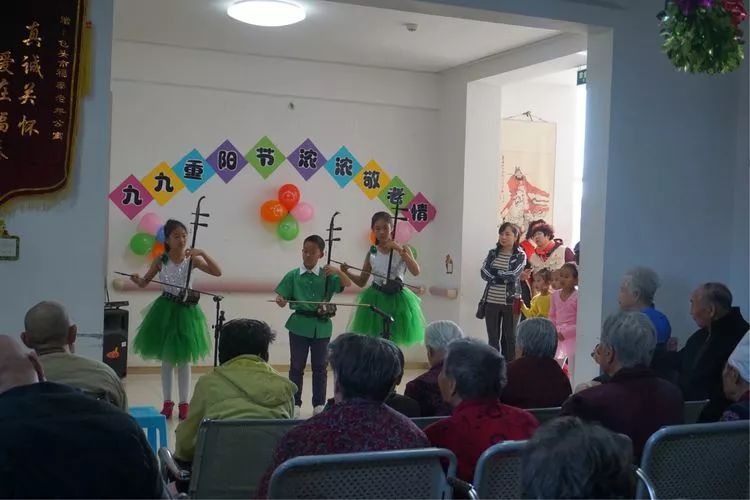 【别样节日】"九九重阳节 浓浓敬老情"东河区少年宫"敬老院慰问演出"