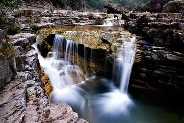 "遍染秋山炫目黄" 是的没错,这里就是"北方小桂林" ——蟒河风景区