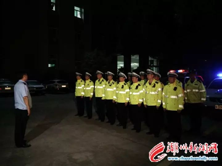 高速一大队,二大队民警早已在此集合,市交警支队支队长郑臣烈首先为