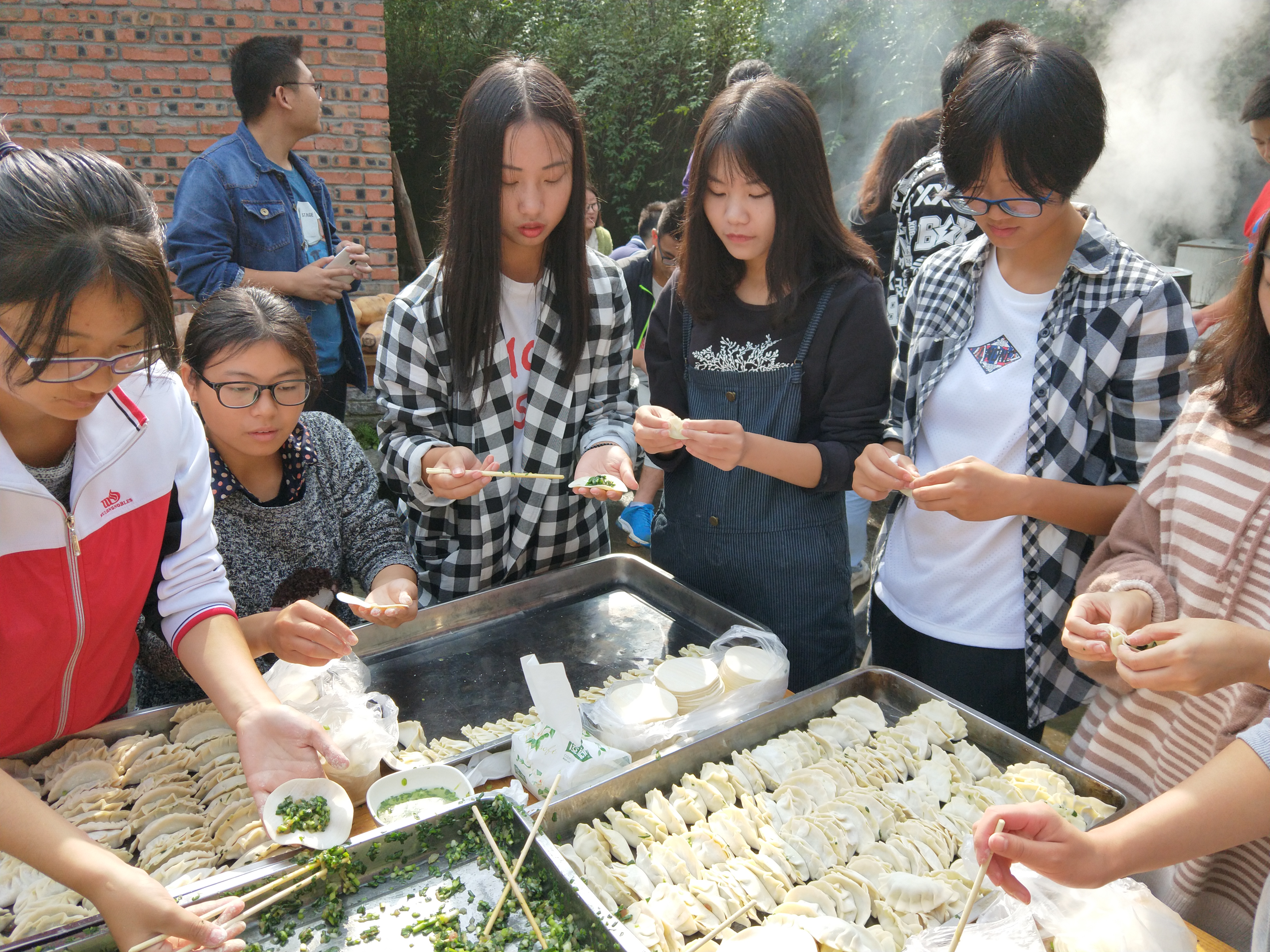 移通学院学生校内生火做饭?大学生活还能这样"加餐!