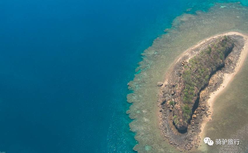 阿拉伯岛国,主要由三座火山岛:大科摩罗岛,莫埃利岛以及昂儒昂岛组成