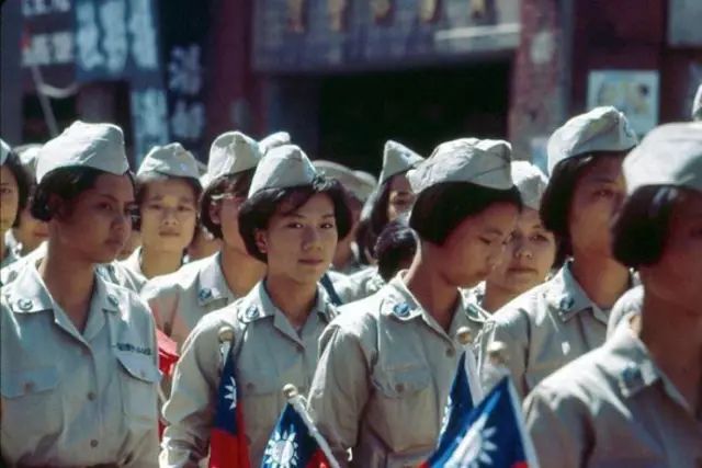 1965年八旬老人蒋介石在台湾阅兵