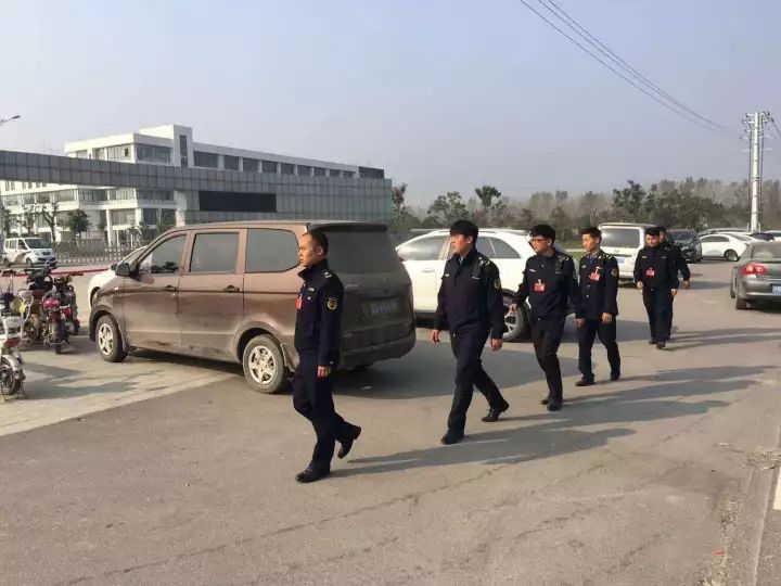 此外,涡阳城管执法局工作人员配合青町,陈大,花沟,张老家整治镇容镇貌