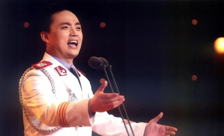 2010年获得中央人民广播电台中国民歌榜《听众最喜爱歌手》最佳新人男