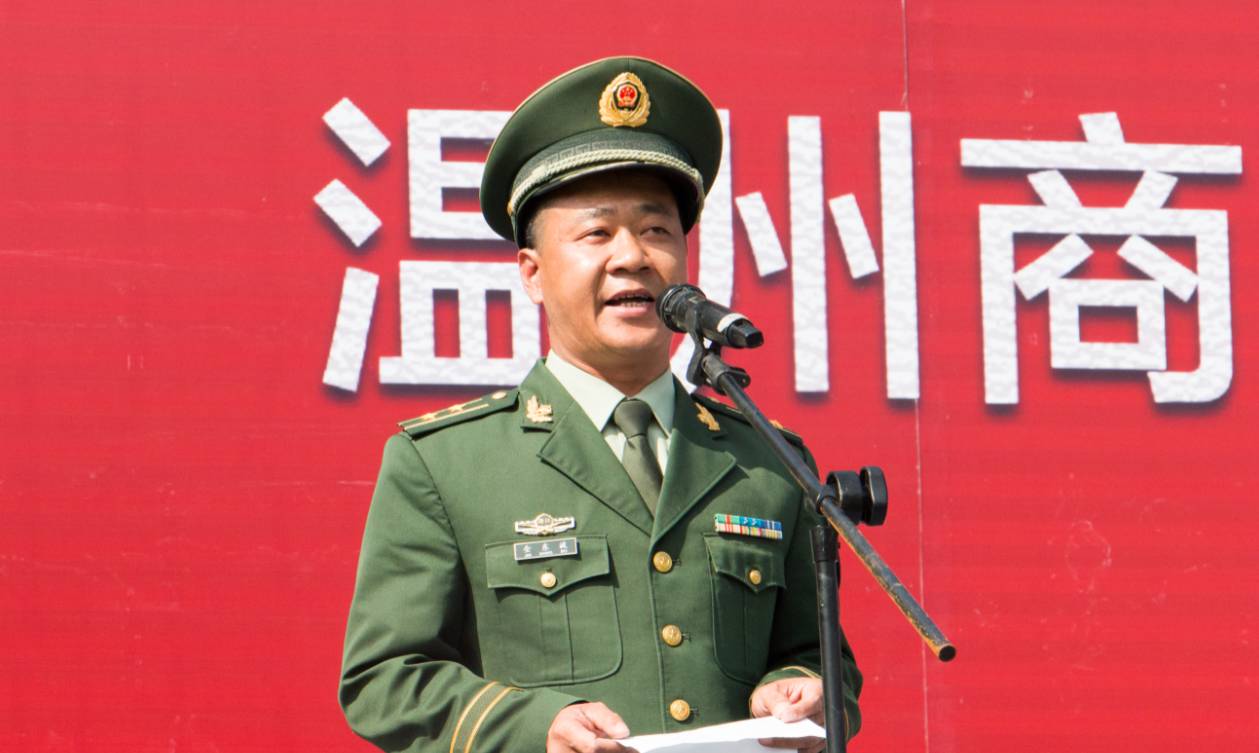 我校党委书记周东,副书记林盛光,范茂盛,武警温州支队直属大队教导员