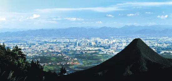 霞客古道是继尖峰山之后的金华山第二条健身登山道.