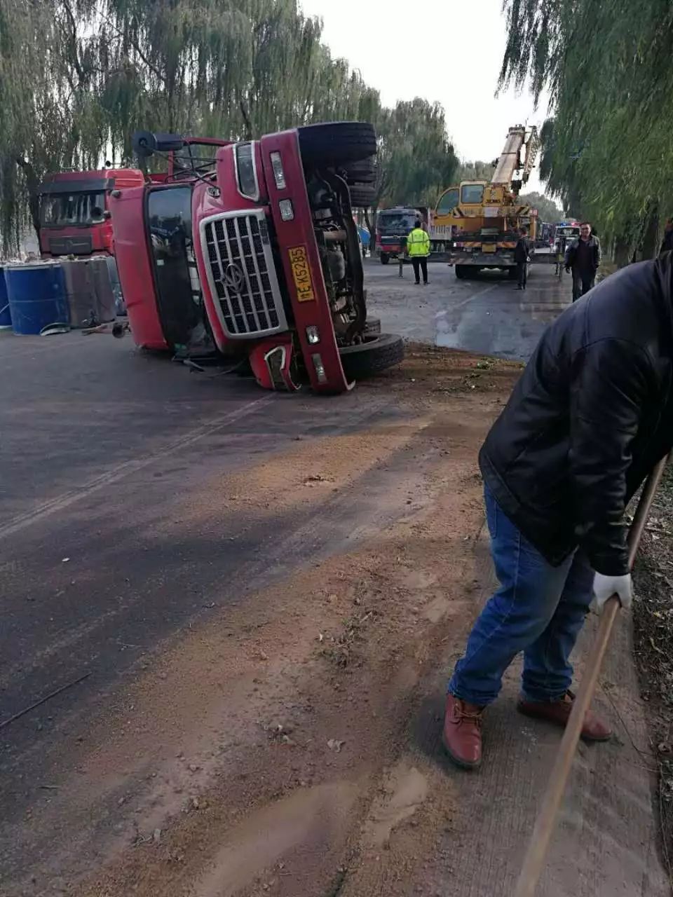 齐河公路局路政大队及时处置事故现场保畅通