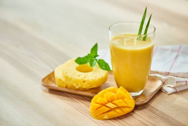 菠萝芒果芦荟奶昔营养含量 热量:200大卡 蛋白质:20克 脂肪:1.