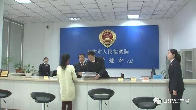 党代表张丽华、吴凤杰回到岗位上传达十九大精