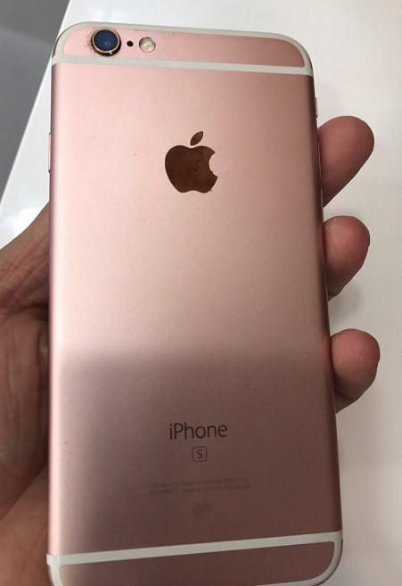 背面也是一样,由于早期粉色iphone6s非常容易掉漆,通过配方的改变
