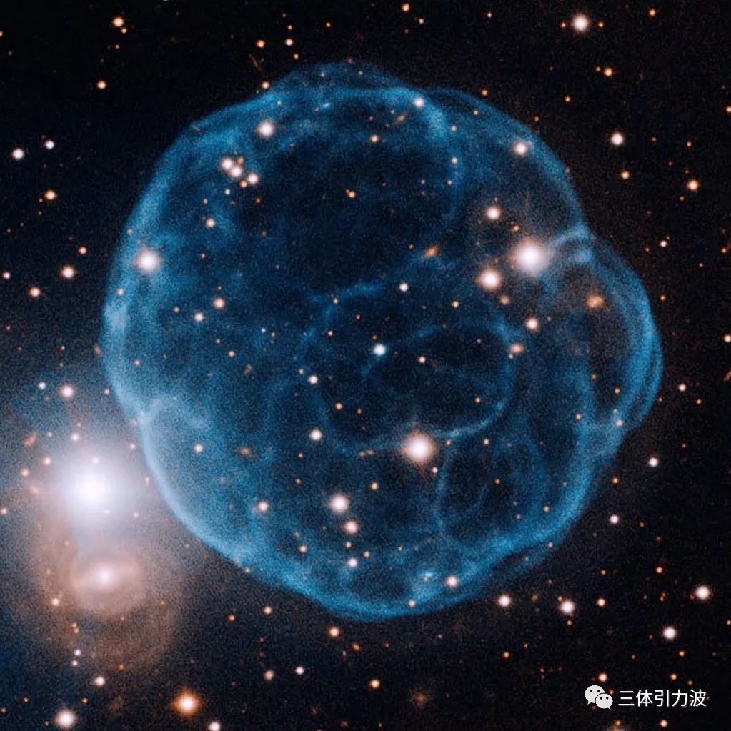 这个貌似足球7115的星云,就叫足球星云(soccer ball nebula.