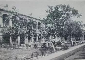 1902年,京师大学堂的师范馆在此开办