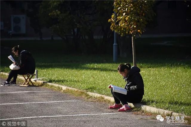 山东曲阜大学生冒寒风晨读备战2018考研虽仅仅几张图而已但