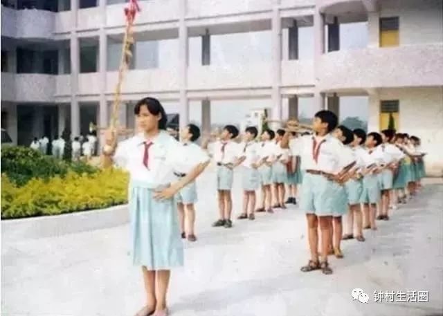 上世纪90年代汉溪小学校服