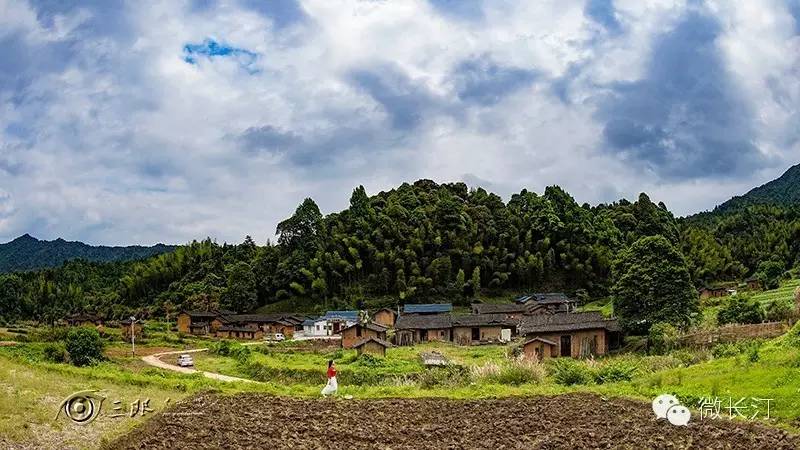 10月29日,大山深处的长汀县四都镇新华村,又迎来一群前来看山望水"森