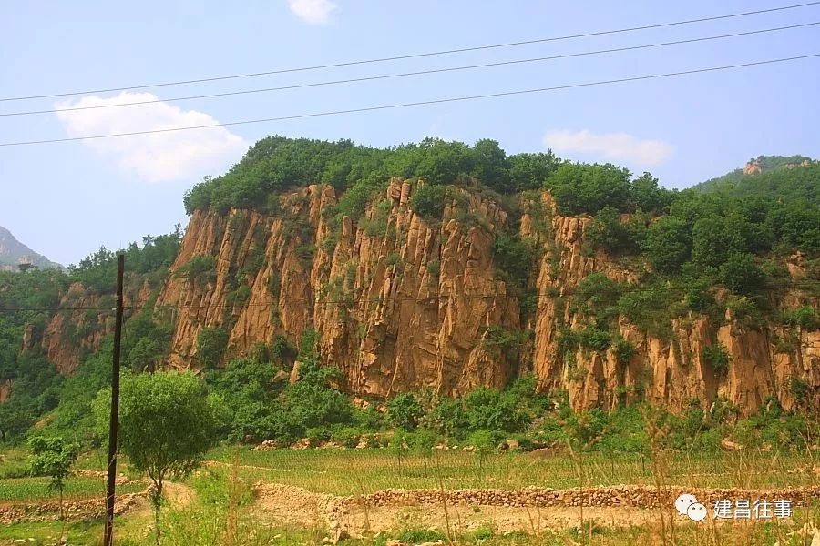 关东奇峡画廊谷位于建昌县东南部的大屯镇,地处燕山山系盘岭支脉,由