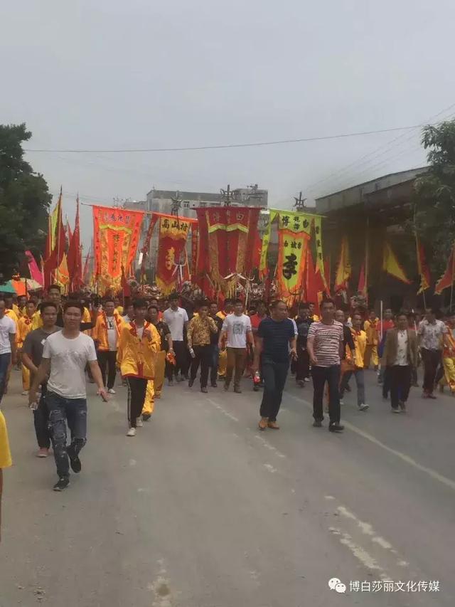 今天博白李氏万人祭祖,现场几百雄狮,场面空前盛大