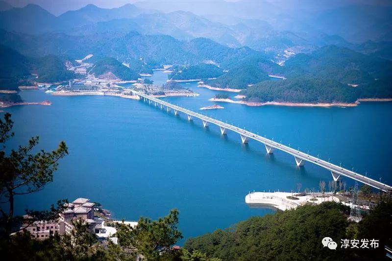 千岛湖大桥 全长1258米,东西走向,桥面宽为18米, 其中主桥长928米