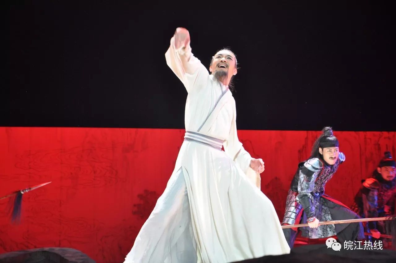 由该市与中国歌剧舞剧院精心打造的民族舞剧《李白》首次演出