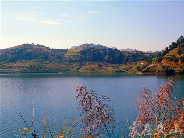 云南文山有个君龙湖,秋冬郊游好去处,瓜果飘香景色美