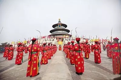 旧时,立冬这天,人们还要举行祭祖祭天的活动.即便再忙