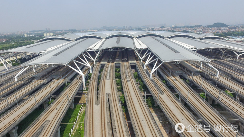 图为粤行纪航拍的广州南站,华南地区最大的高铁站.