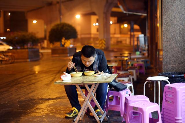 只有夜幕下才有人间烟火气