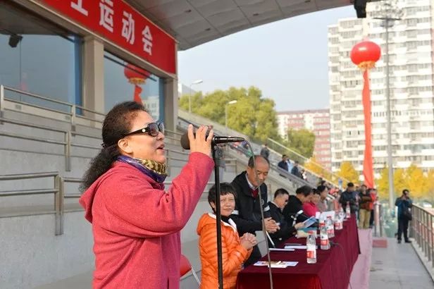 国家卫生计生委直属机关工会常务副主席杨志媛宣布中日医院第二十二届