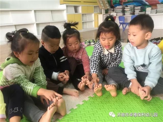 精彩瞬间卓雅保利幼儿园小三班会跳舞的小脚丫