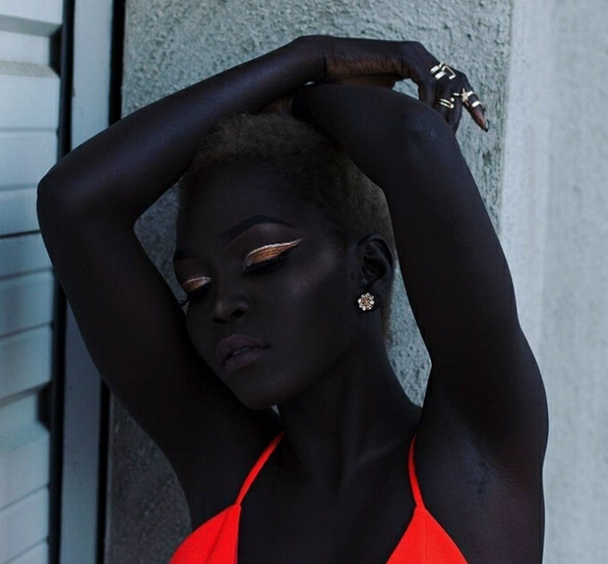 实拍:世界上最黑的模特,被称"黑暗女王",曾被建议漂白