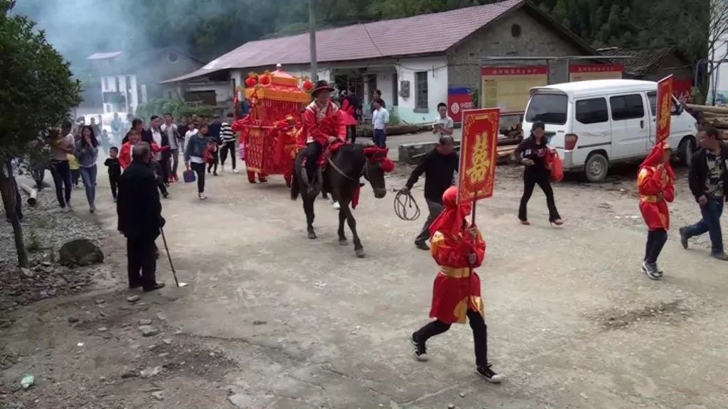 山村迎亲人简谱_山村迎亲人背景图(4)