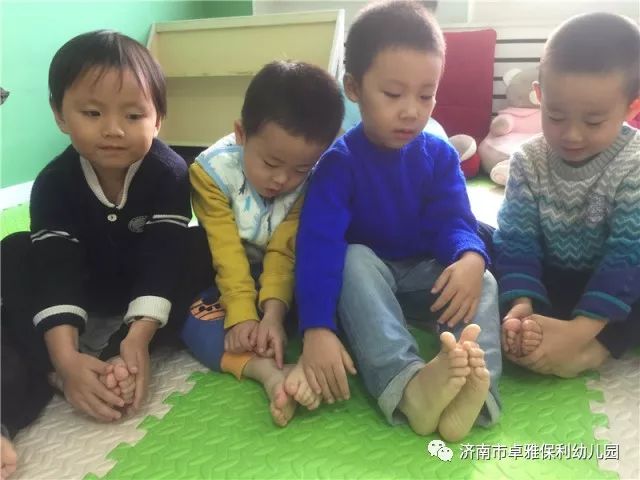 精彩瞬间卓雅保利幼儿园小三班会跳舞的小脚丫