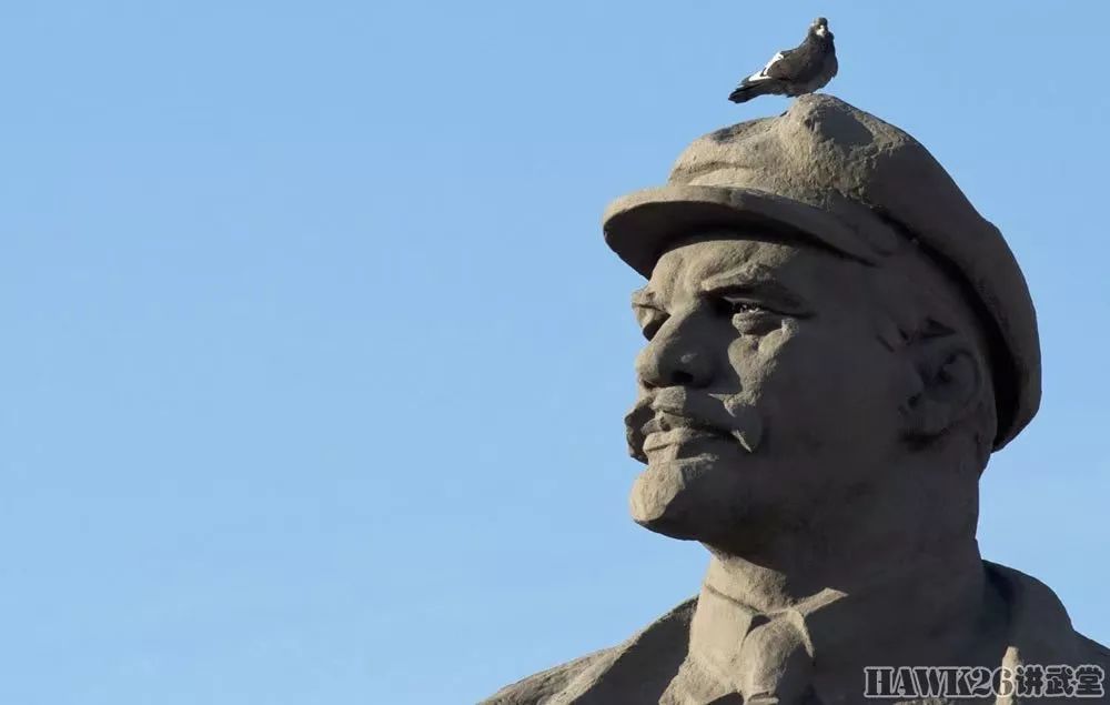 列宁雕像的不同遭遇 折射十月革命后百年变迁