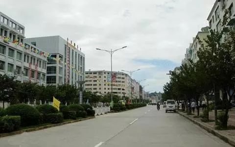 位于 开阳县冯三镇毛坪村的商业地块,出让面积908平方米,被贵阳市烟草