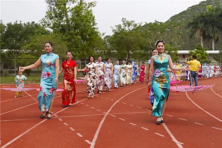 图化州首届千人旗袍秀古韵风情尽显