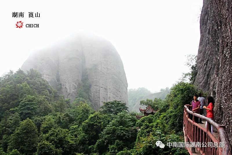 崀山风景名胜区位于湖南省邵阳市新宁县境内,包括天一巷,辣椒峰,夫夷