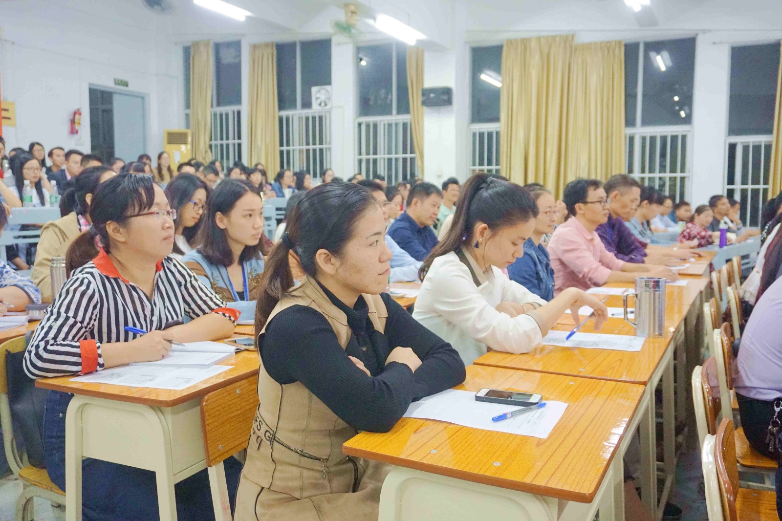 学情绪管理,做阳光教师 ——普宁实验学校小学部开展