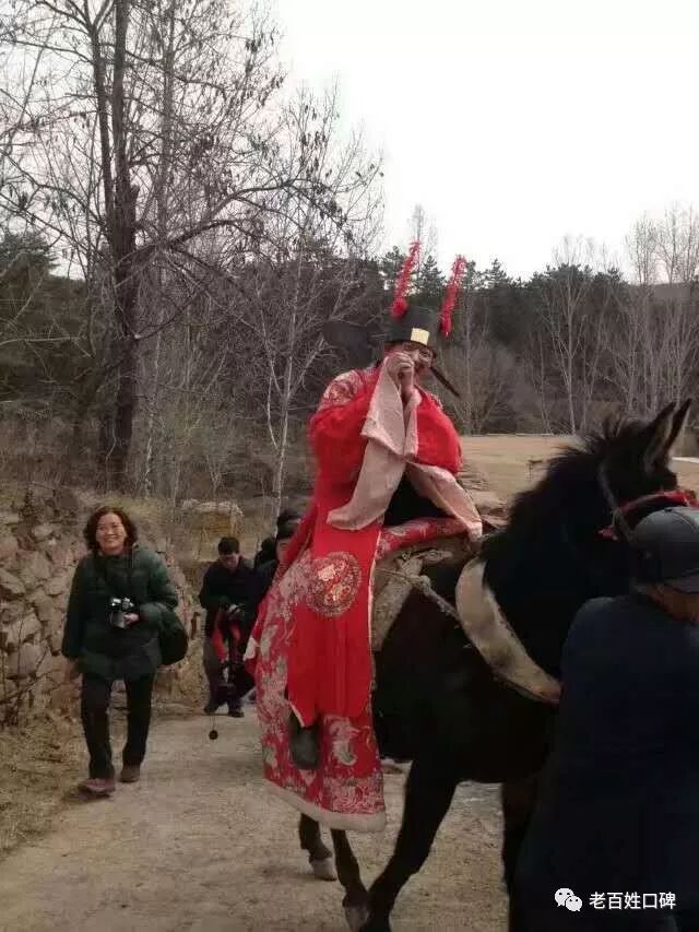 灯官松塔镇下龙泉村元霄节灯官灯奶奶骑马观灯习俗已有上千年历史.