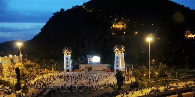 旅游 正文  美食遍地的镇雄县 酸辣饺面 ▼ ▼ 砚山县位于中国西南