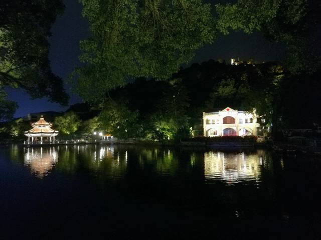 西湖公园夜景