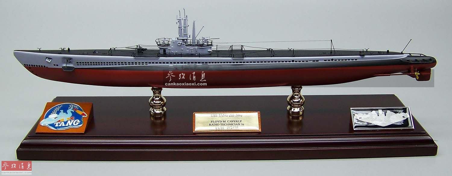 图为专业军迷制作的"刺尾鱼"号潜艇模型.