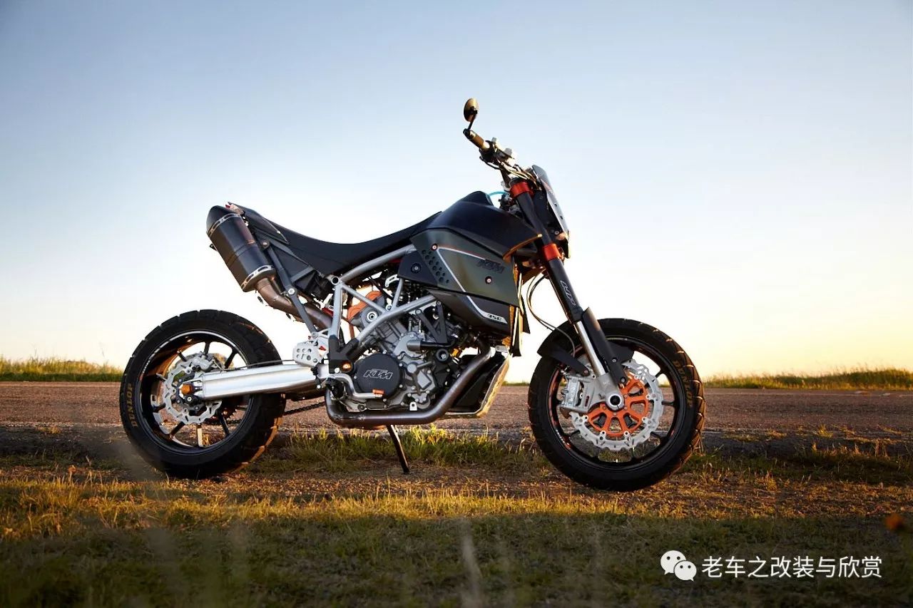 ktm950超级摩托 滑胎