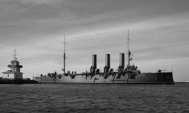 "十月革命"中的"阿芙乐尔"号巡洋舰是一艘怎样的战舰?