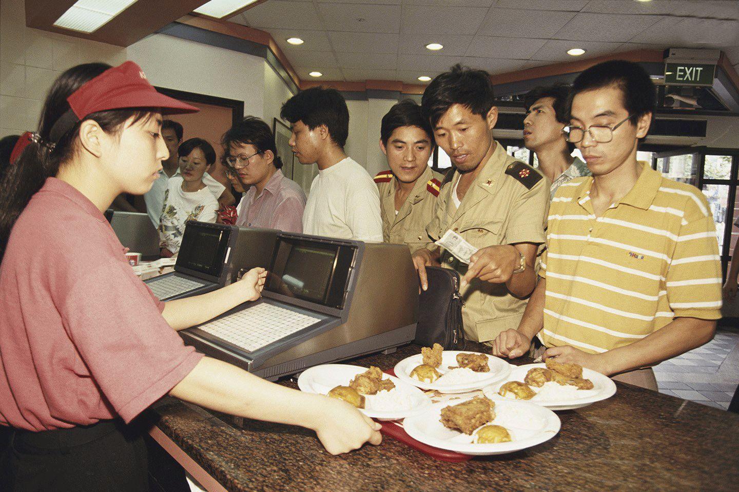 1994年中国老照片:图5女孩很漂亮,图7让人怀念,图9都是有钱人