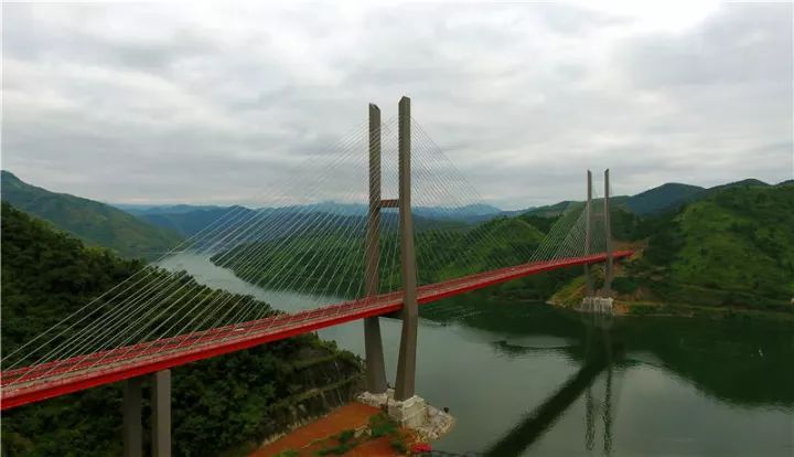 天峨与贵州罗甸县交界处~红水河特大桥即将建成通车