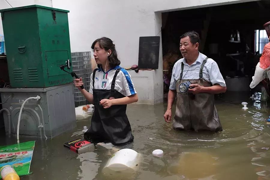 特辑今日报纸头条留给记者